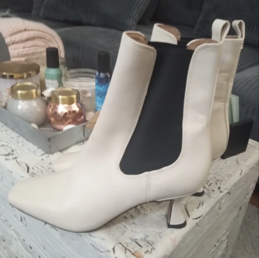 🆕⭐Sam Edelman winter white leather booties